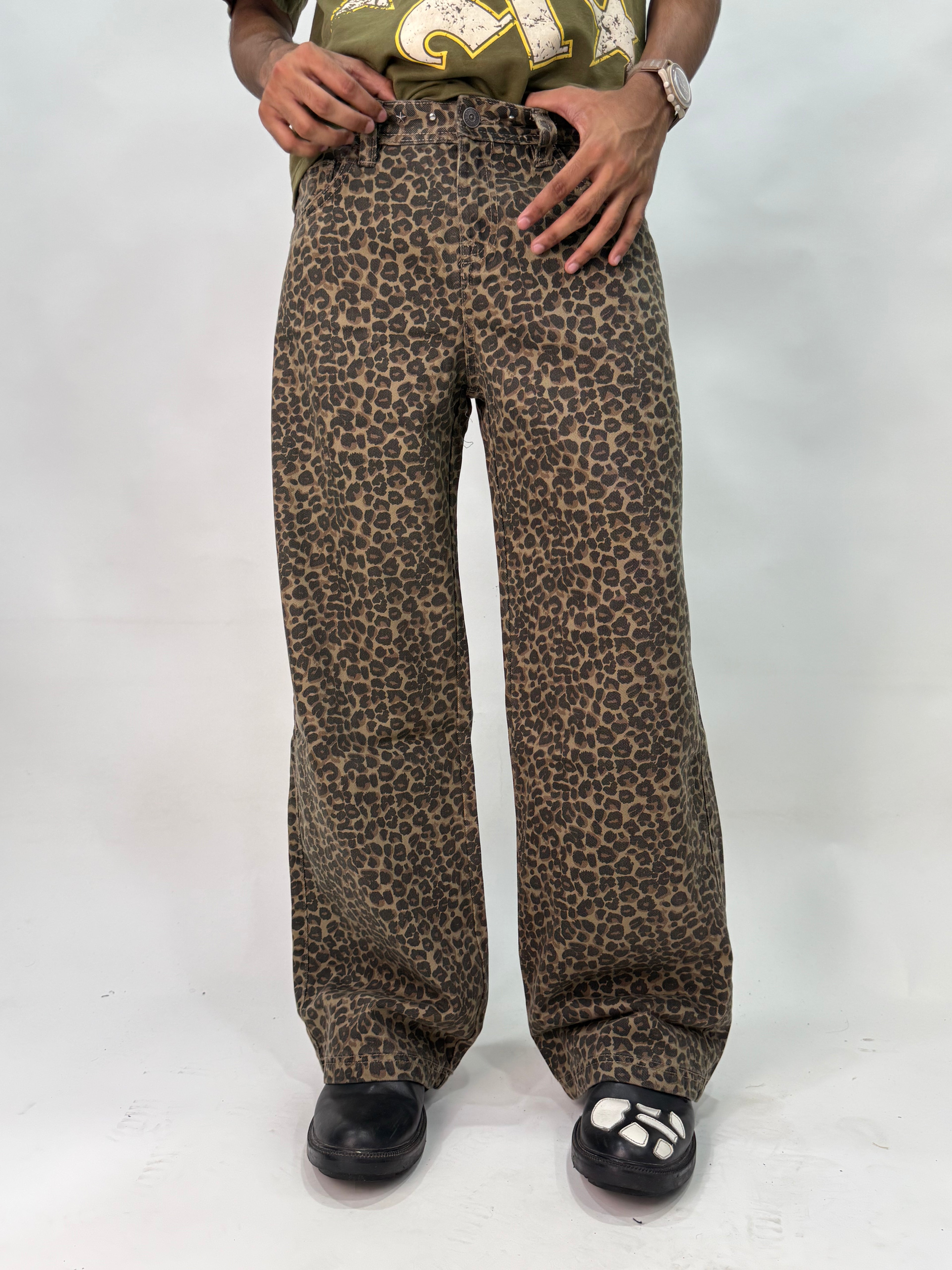 CHEETAH PRINT BAGGY JEANS