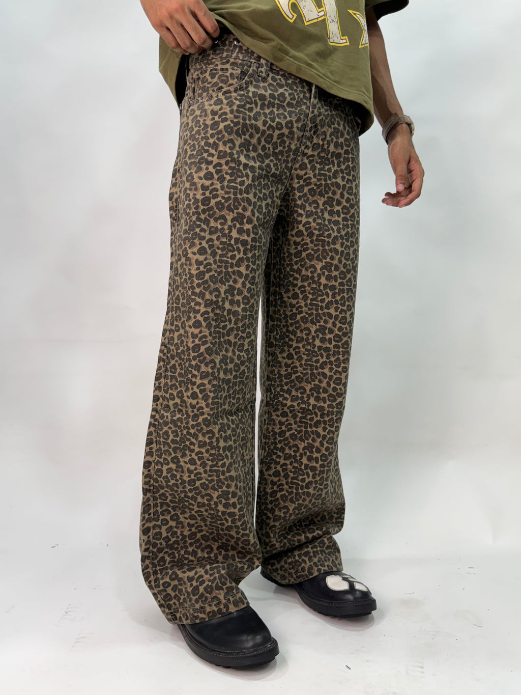CHEETAH PRINT BAGGY JEANS