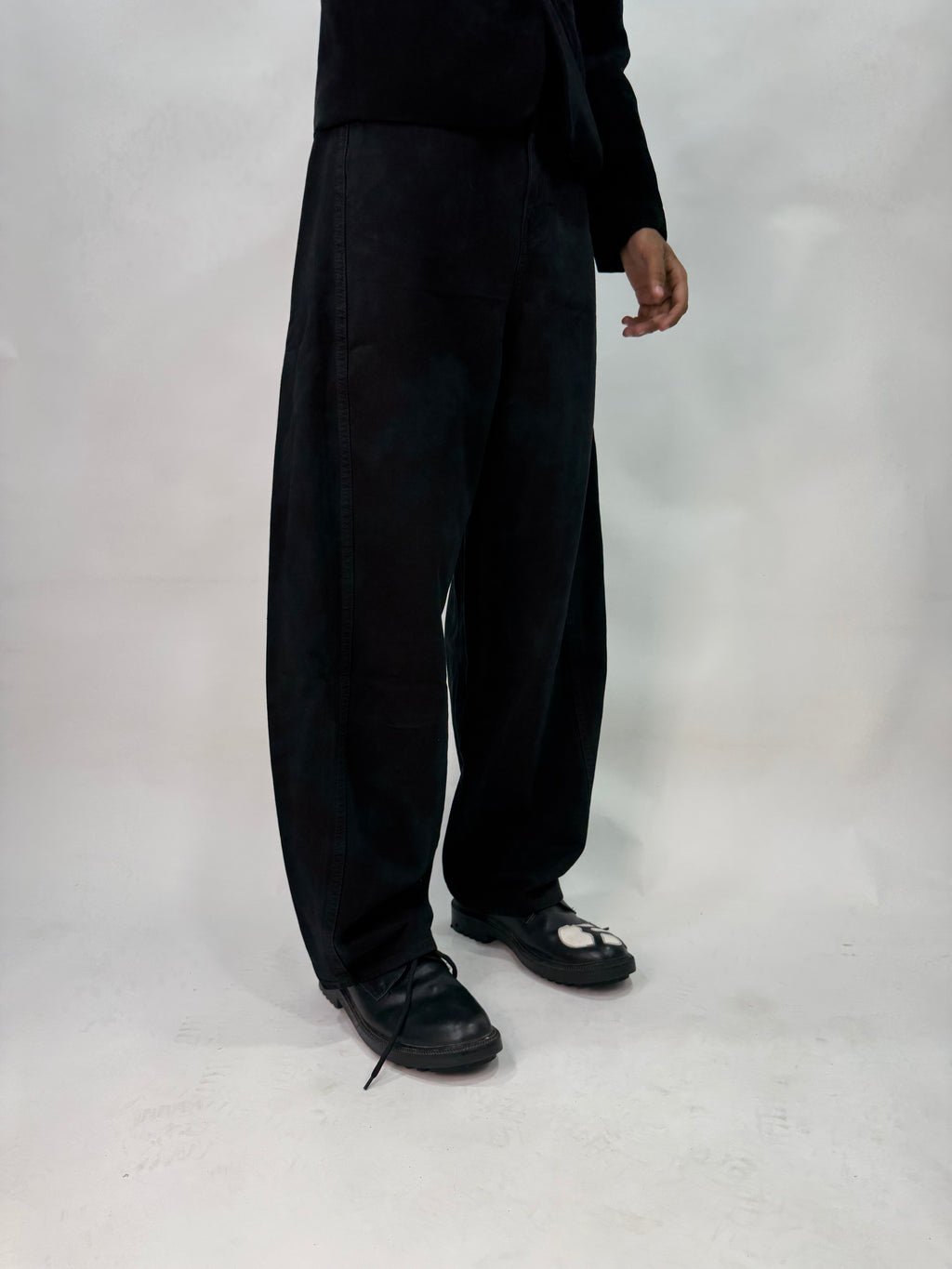 BASIC BLACK BARREL FIT JEANS