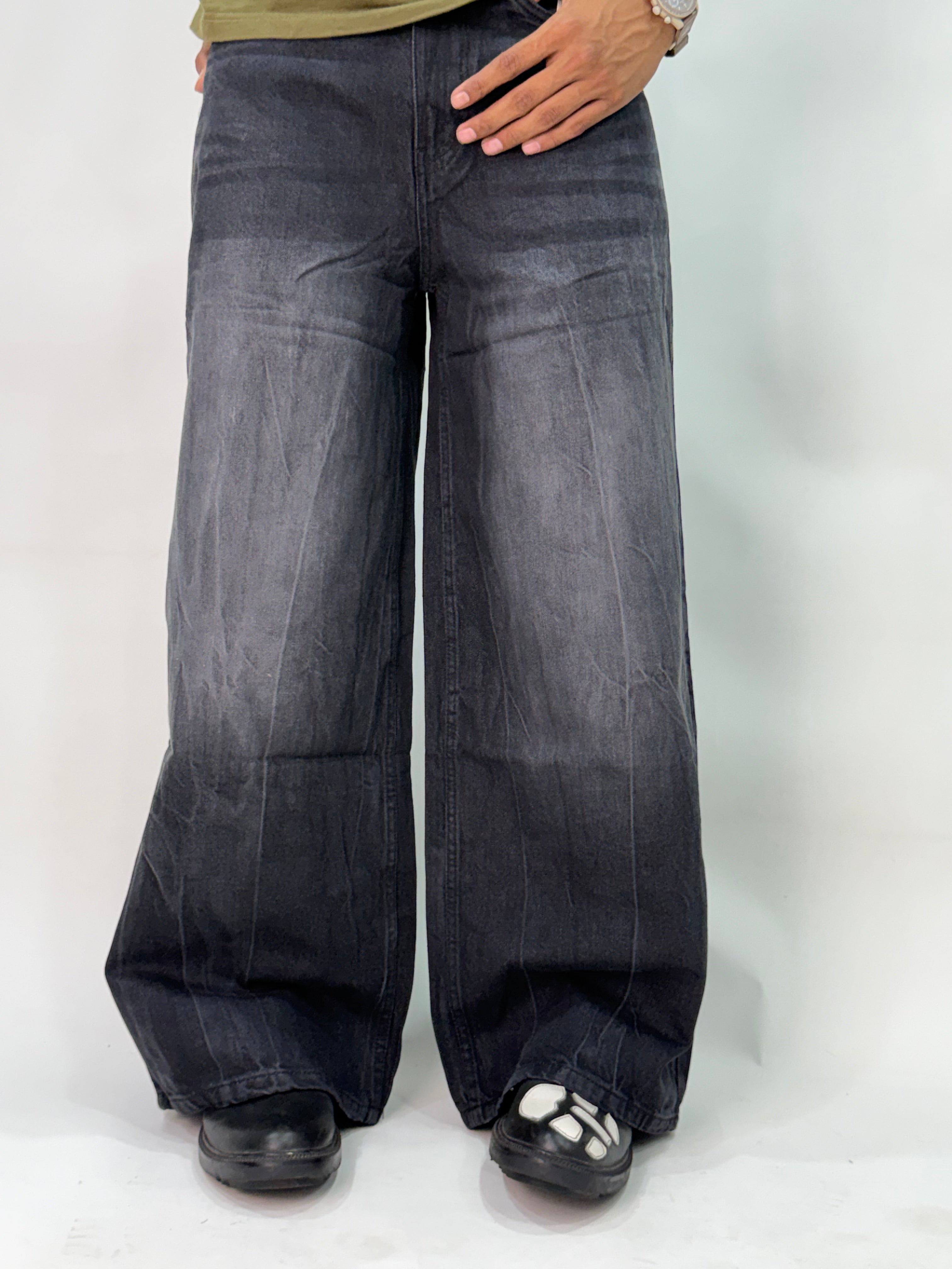 WRISKLE ASH BLACK BAGGY JEANS
