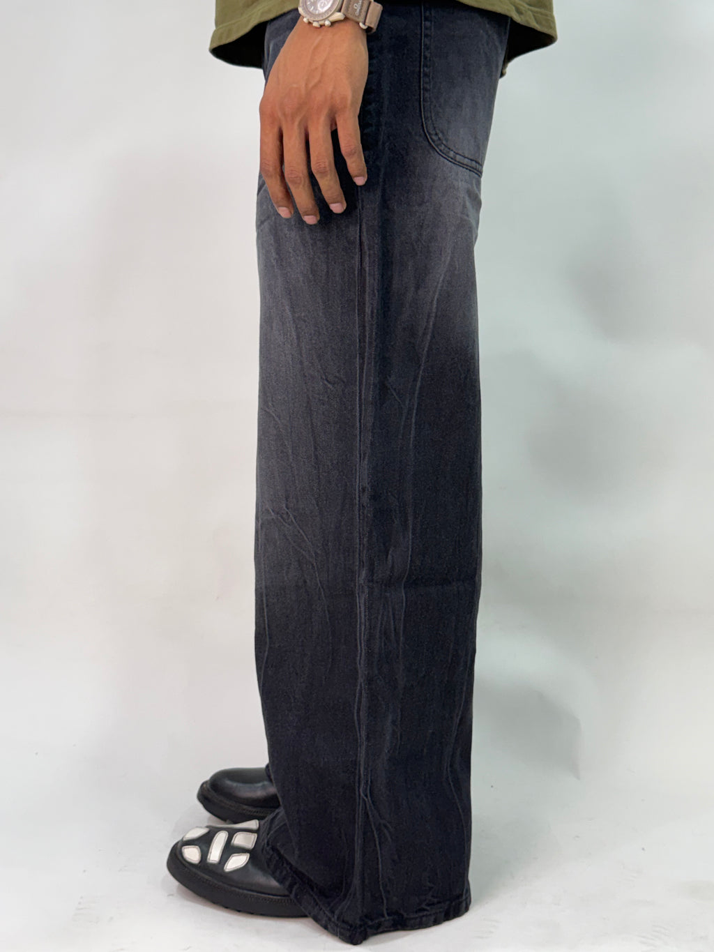 WRISKLE ASH BLACK BAGGY JEANS
