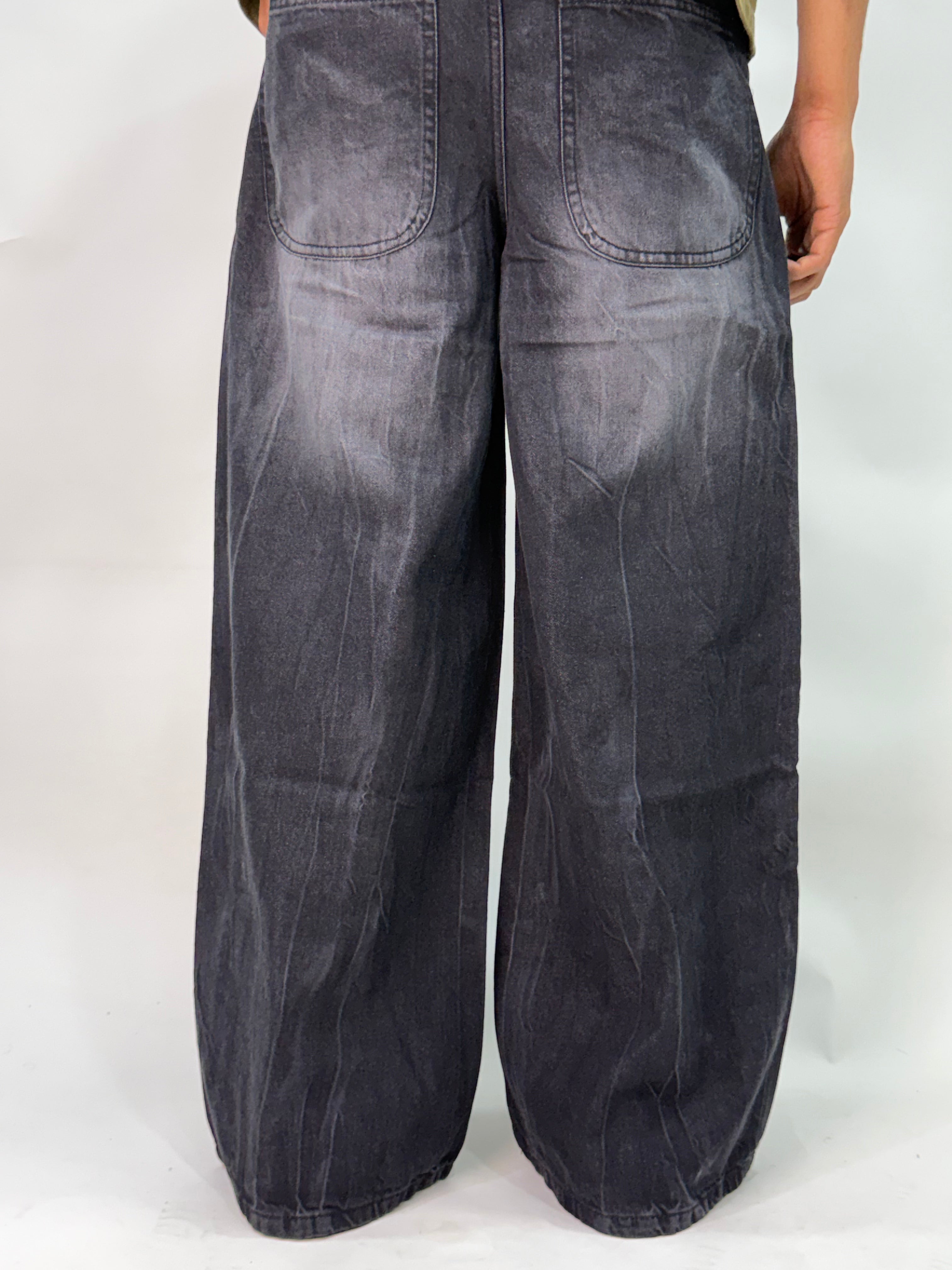 WRISKLE ASH BLACK BAGGY JEANS