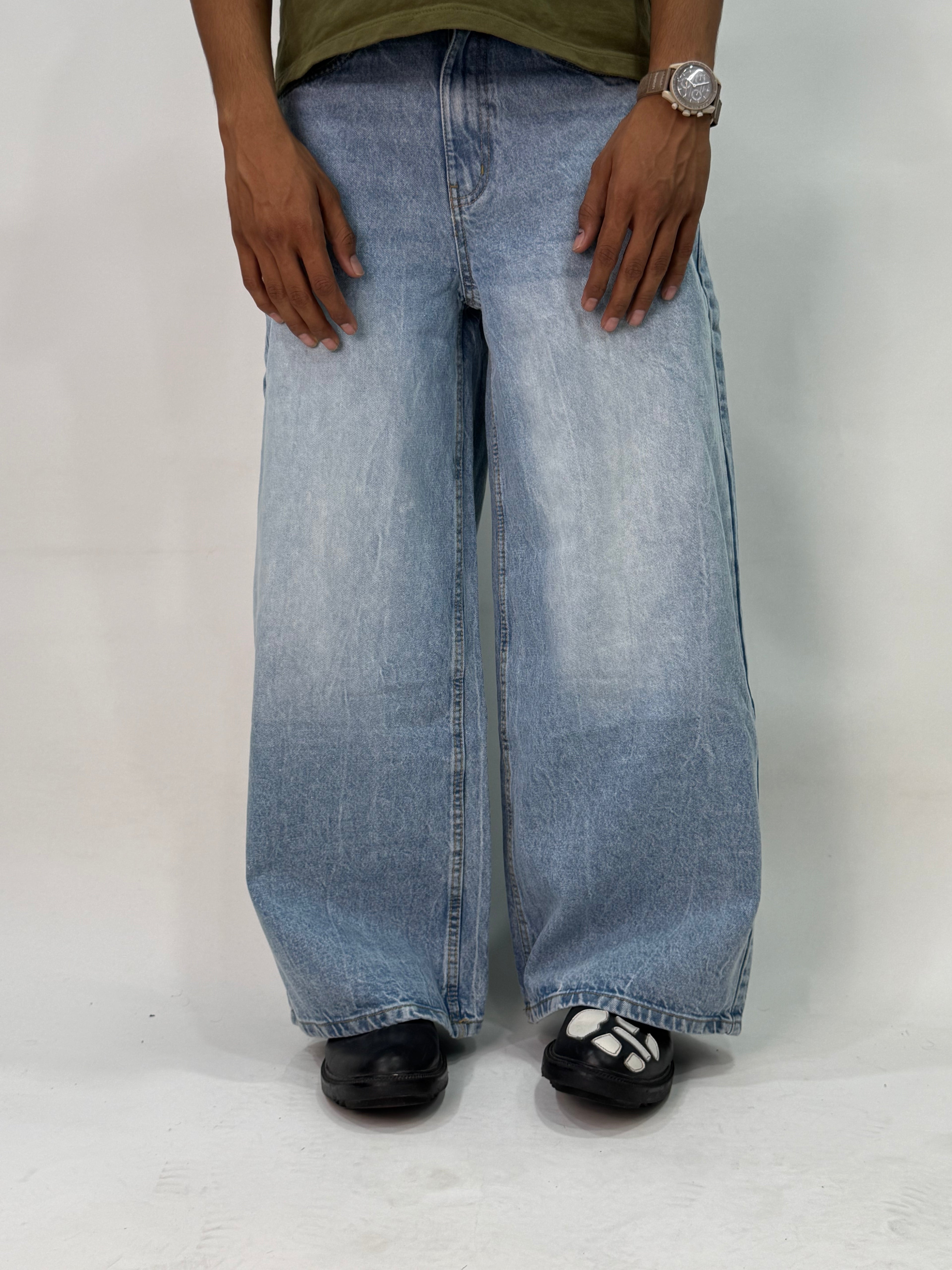 WRISKLE BAGGY FIT JEANS