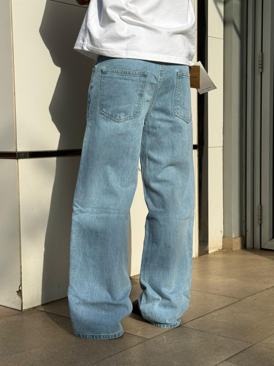 GENTLE WASHED ICI BLUE JEANS.