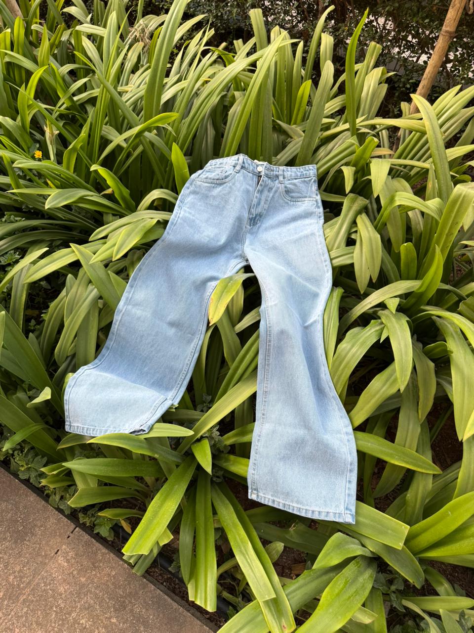 GENTLE WASHED ICI BLUE JEANS.