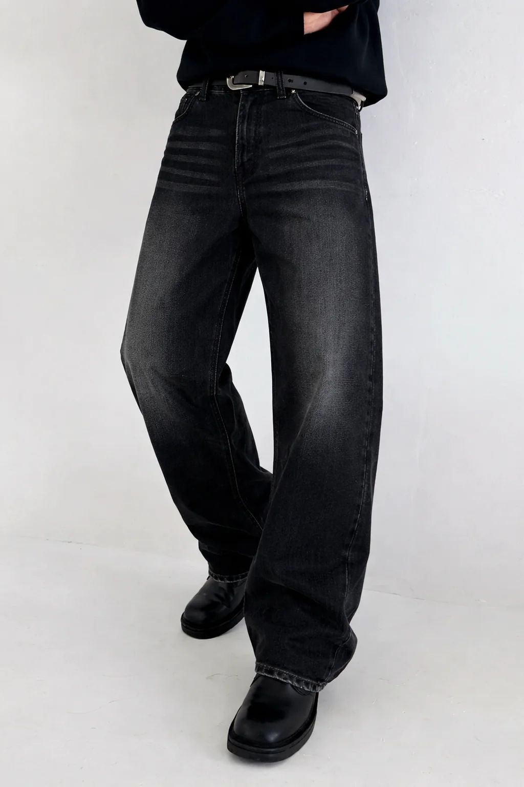 ASHBLACK BAGGY FIT JEANS